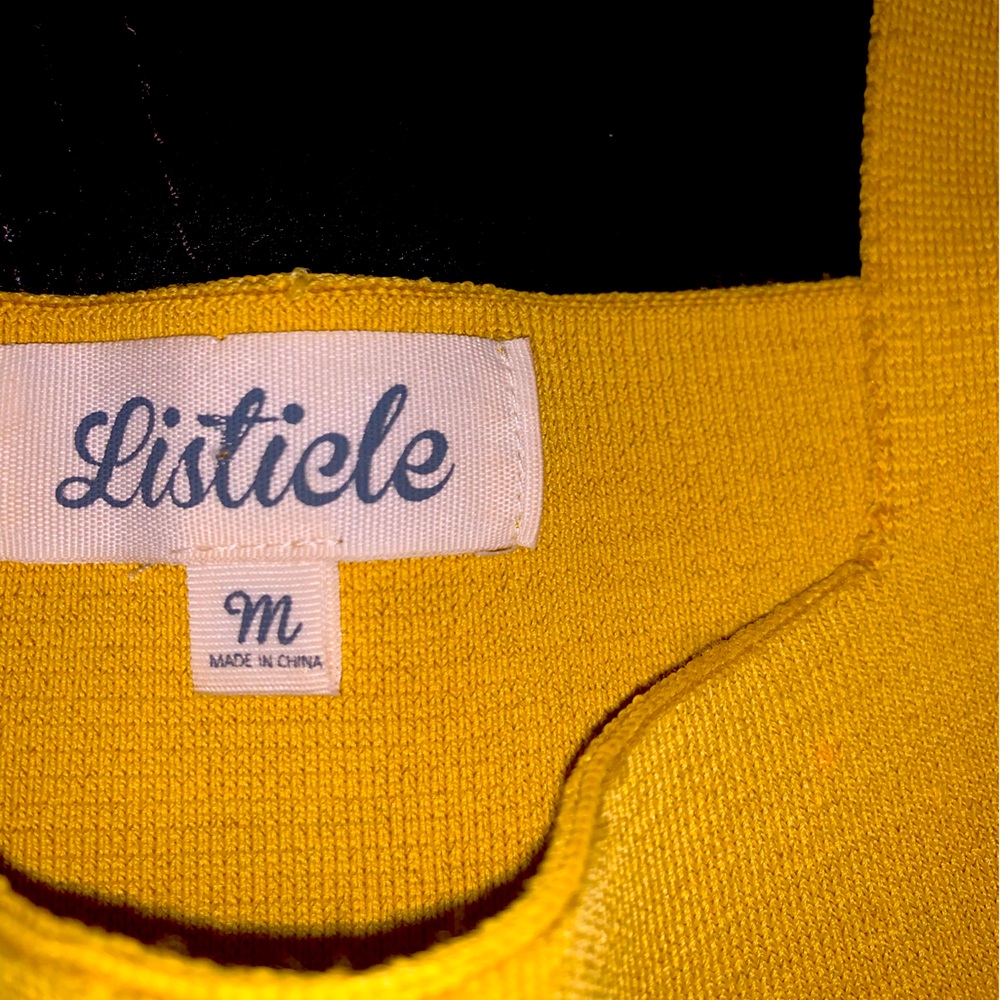 3/$15 LISTICLE🌹 GOLD SLEEVELESS BANDAGE SWEATER. GREAT CONDITION! - Picture 6 of 10